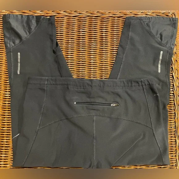 ⭐️3/$15⭐️Nike Charcoal Cropped Leggings - Picture 4 of 10